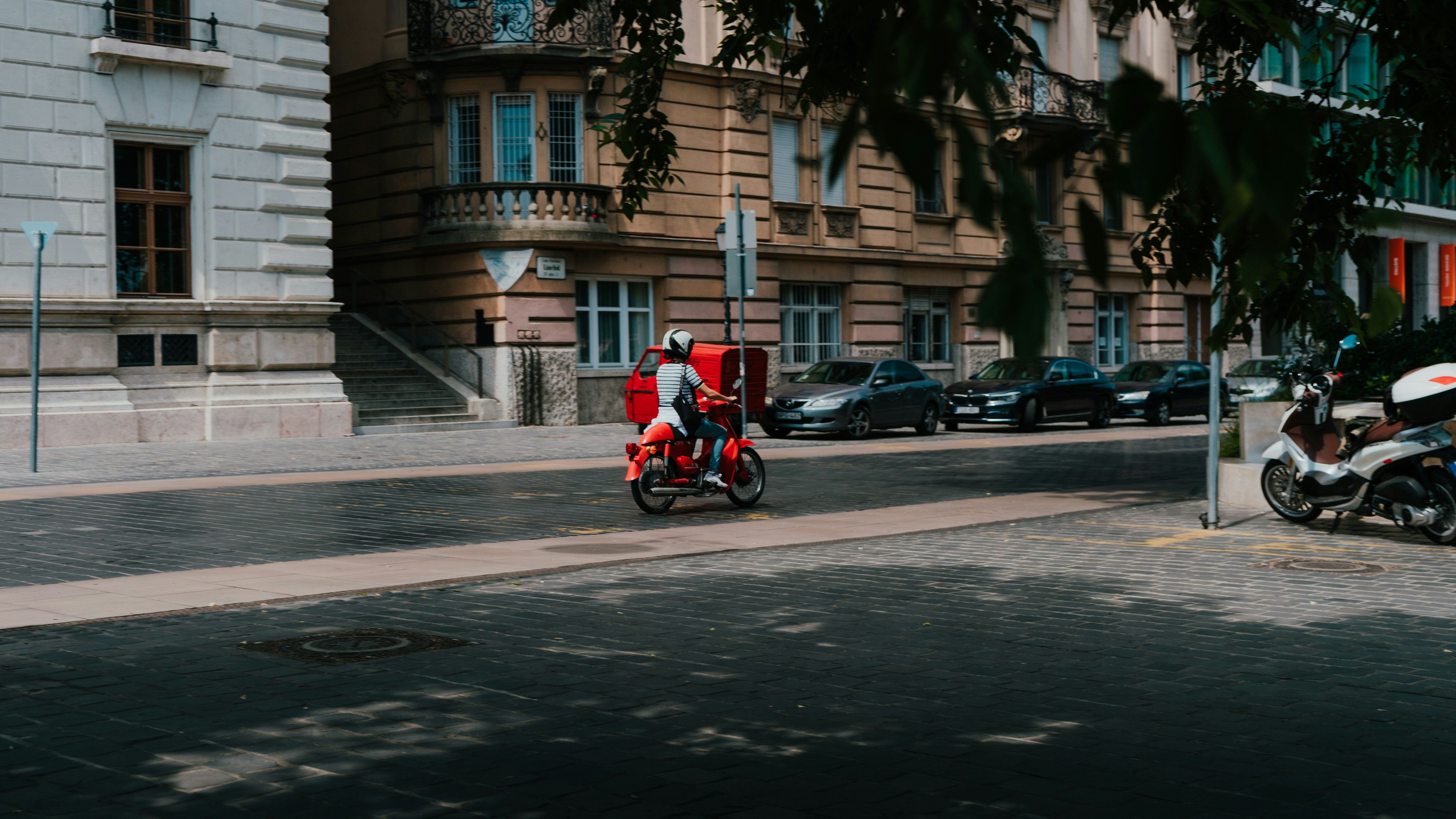 Photo by luca_herren