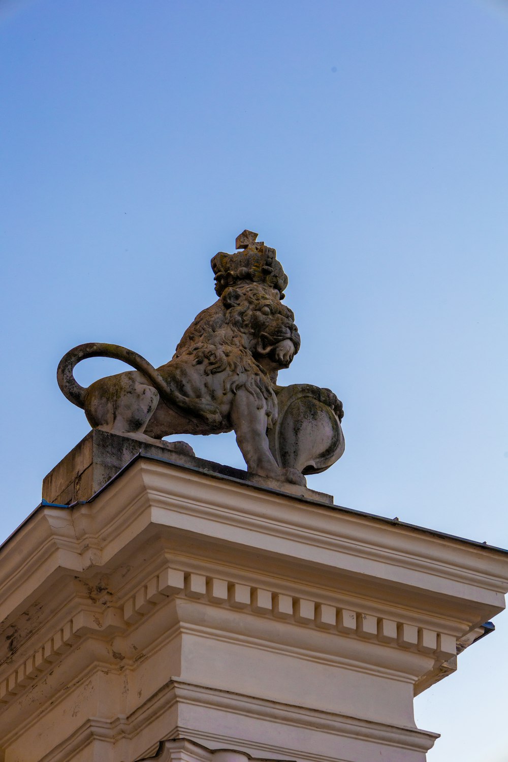 a statue of a lion on a building