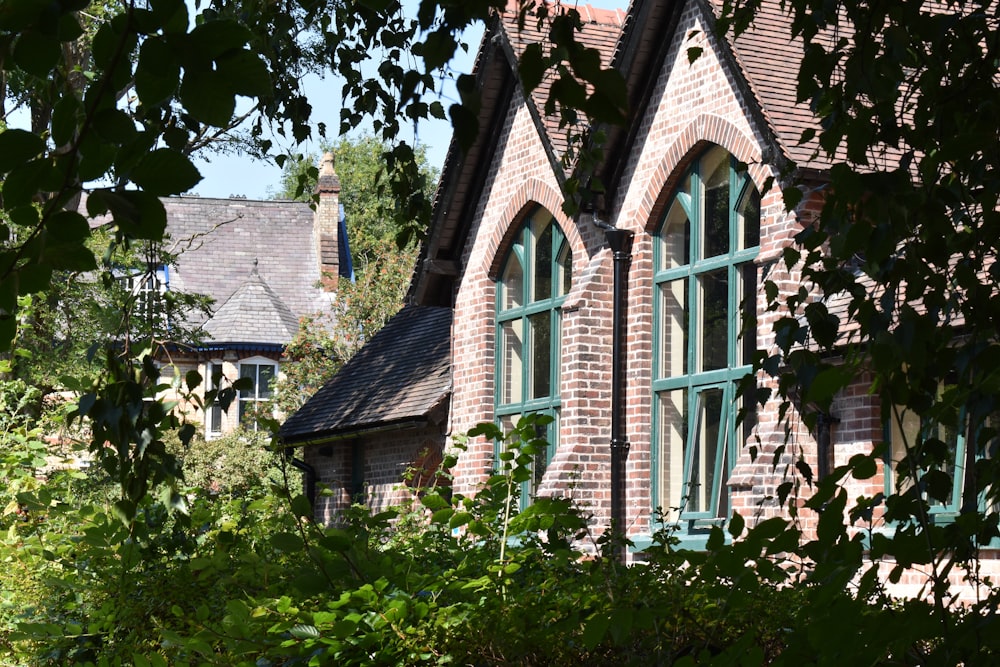 a brick building with windows