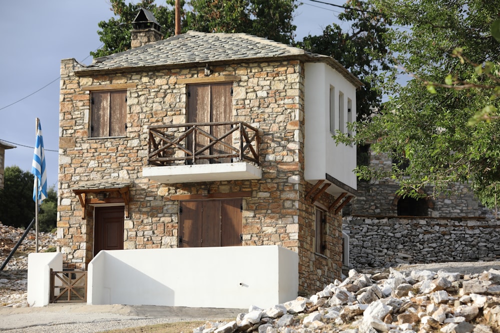 a stone building with a balcony