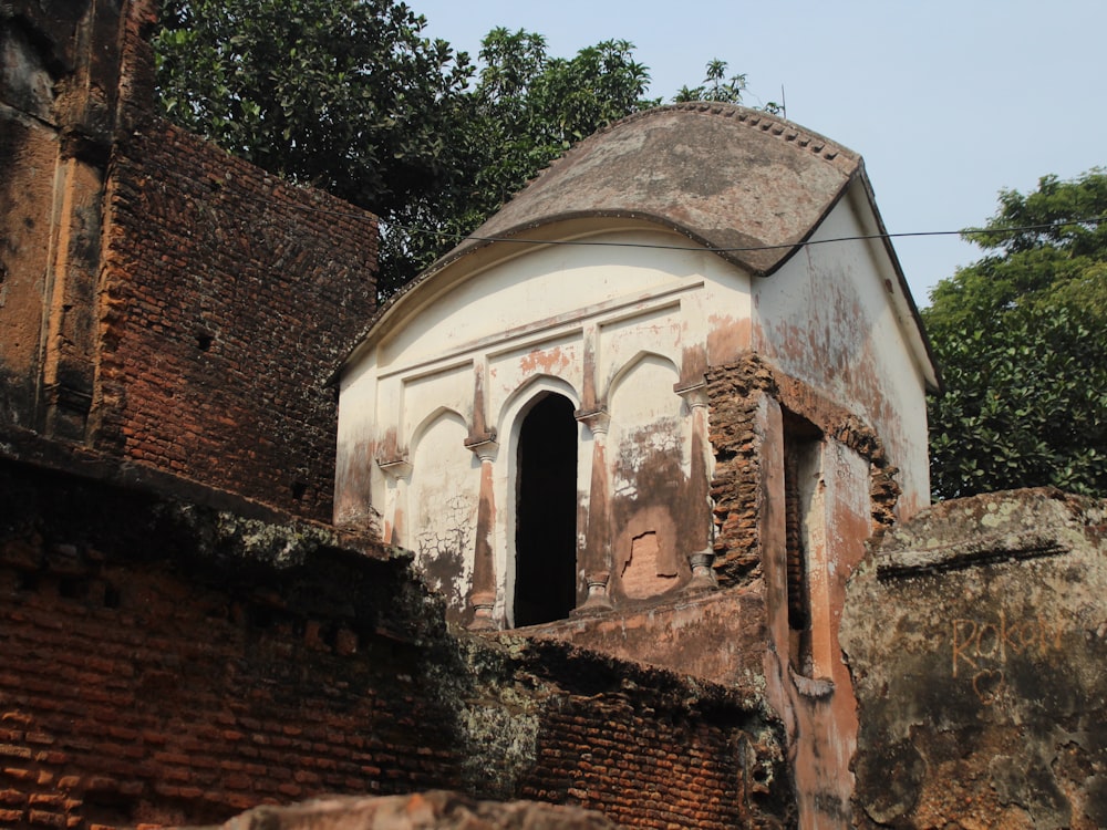 a building with a dome roof