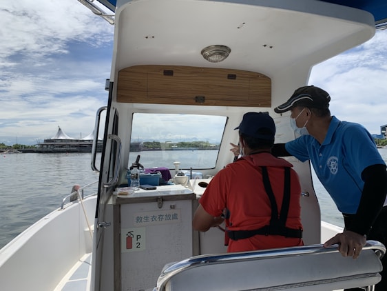A friendly insurance agent discussing policy options with a family beside their car and boat.