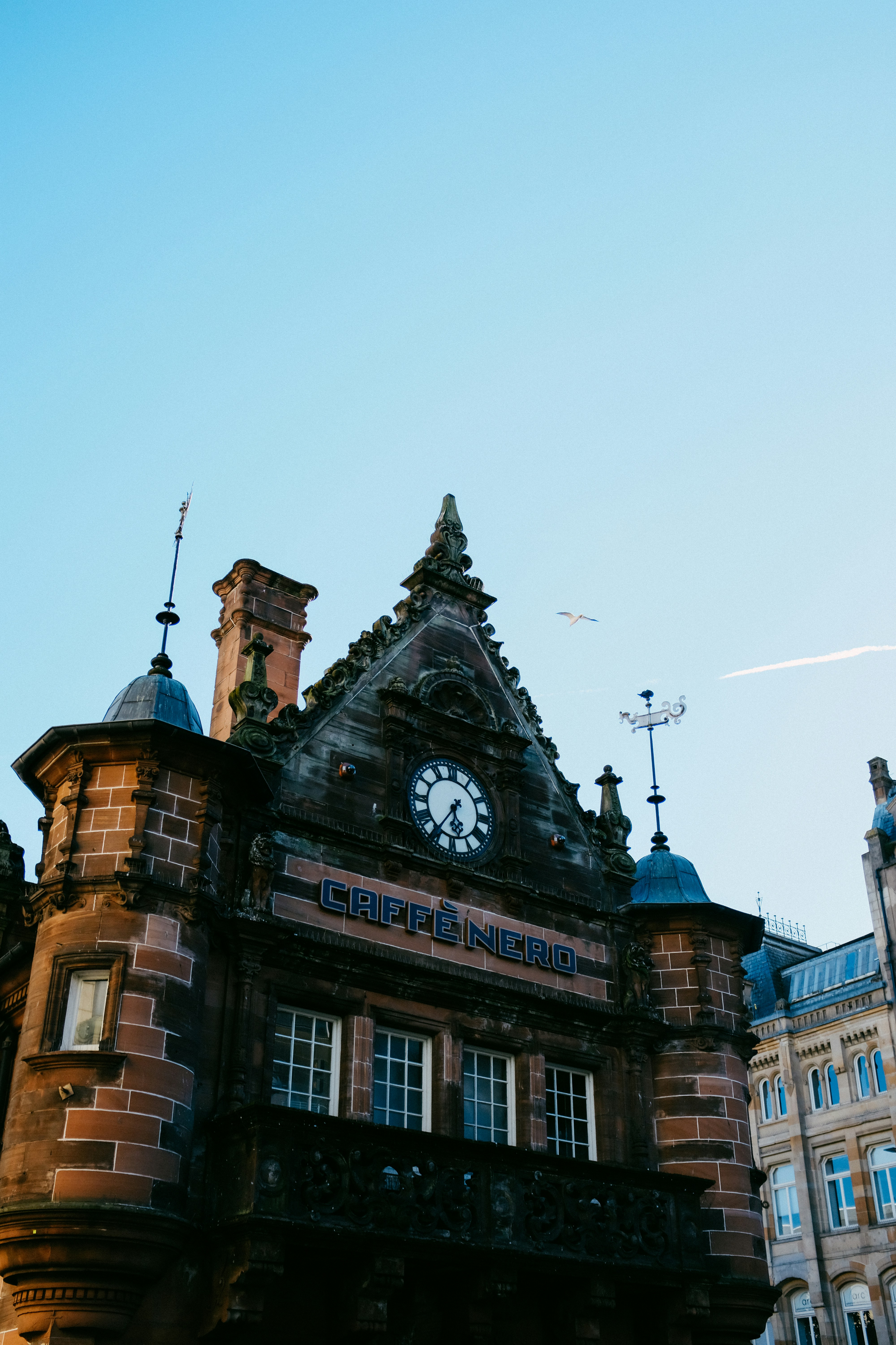 Photo by adrienolichon