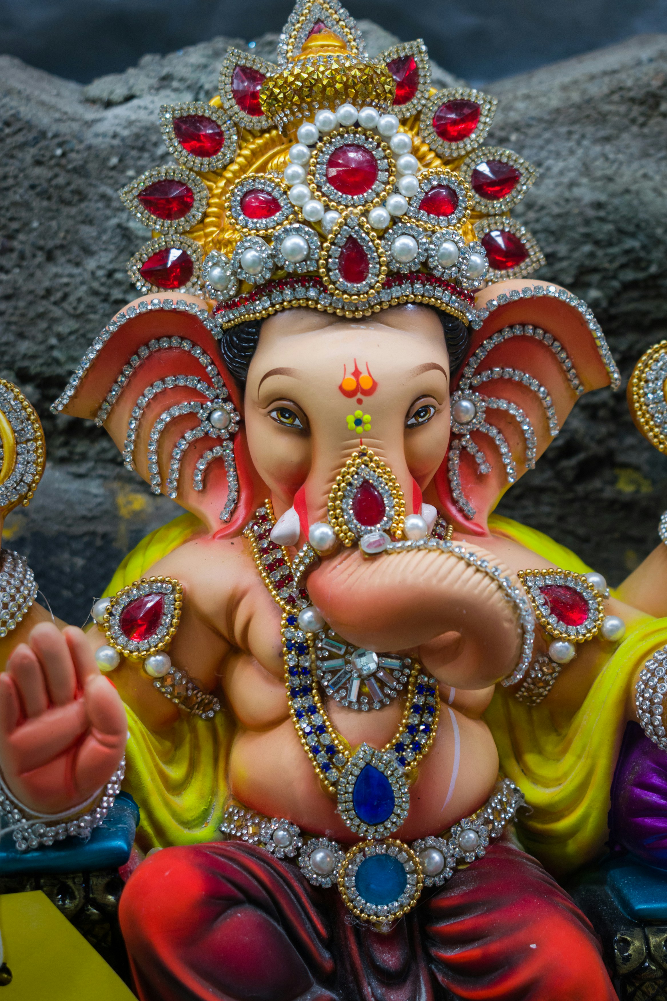 A person wearing a crown photo – Free Mumbai Image on Unsplash