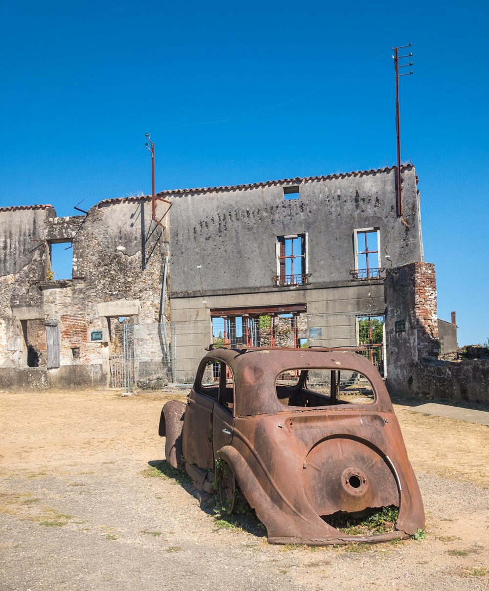 a car parked in front of a building