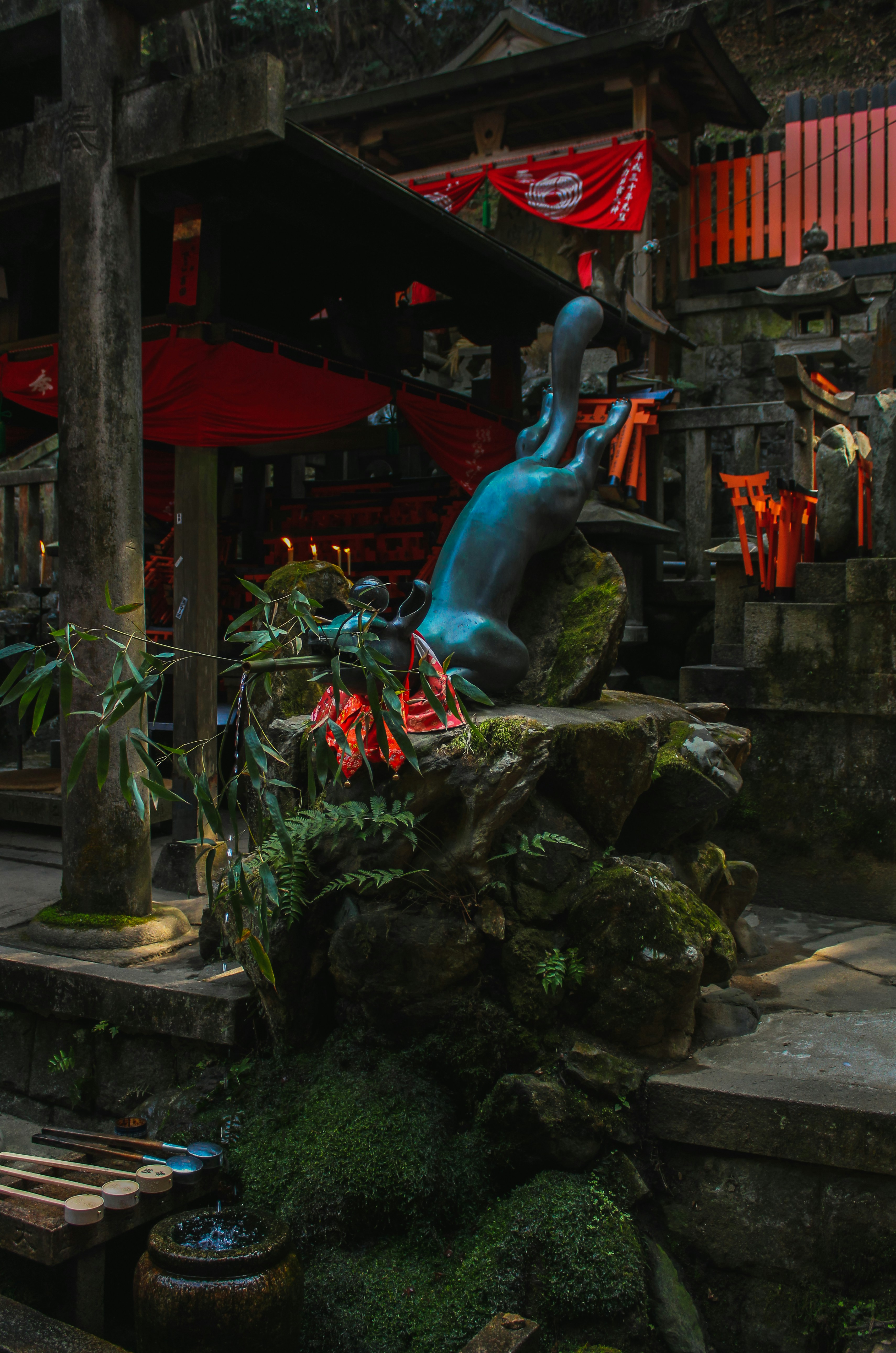 a statue of a dragon