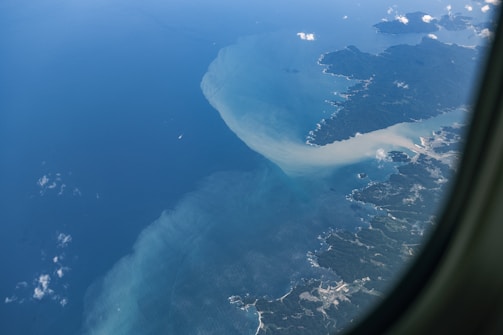 Visualization of sea-salt particles dispersing over coastal waters.