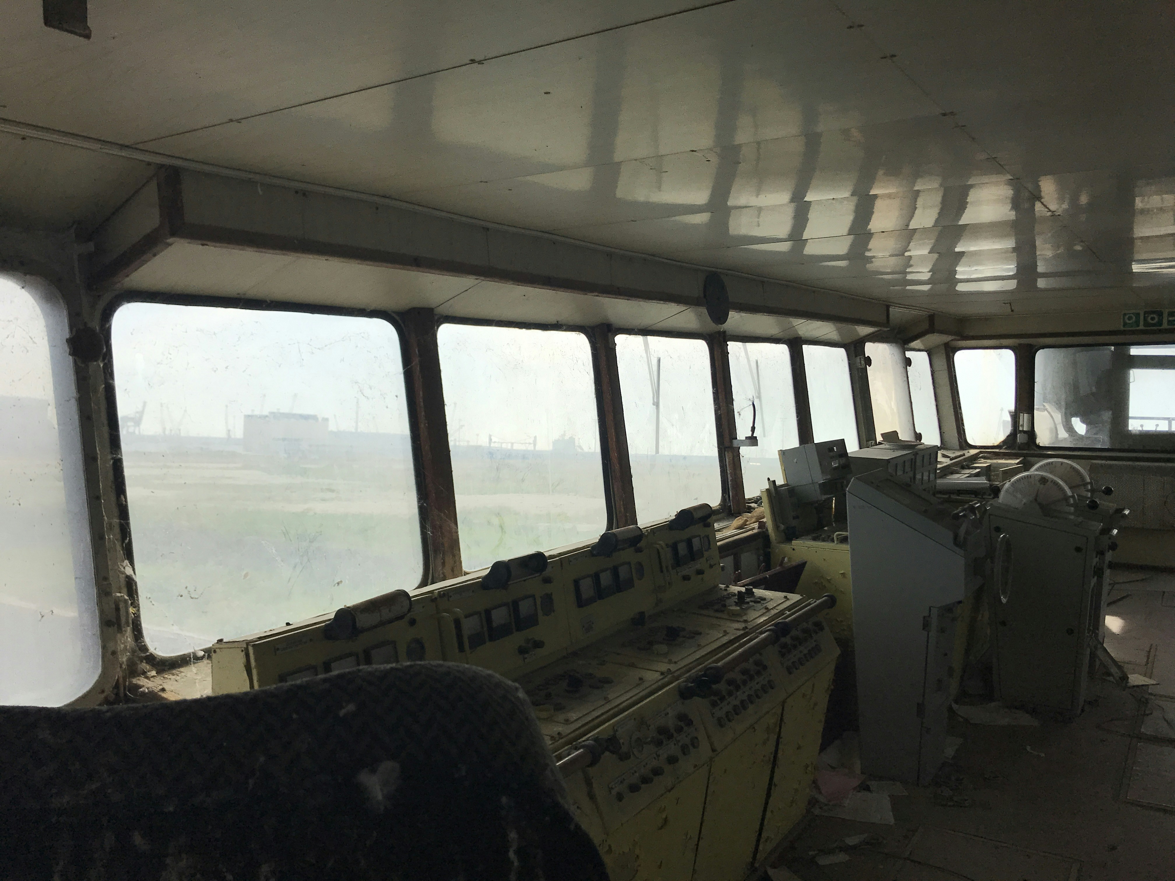 a room with many windows and a few large windows