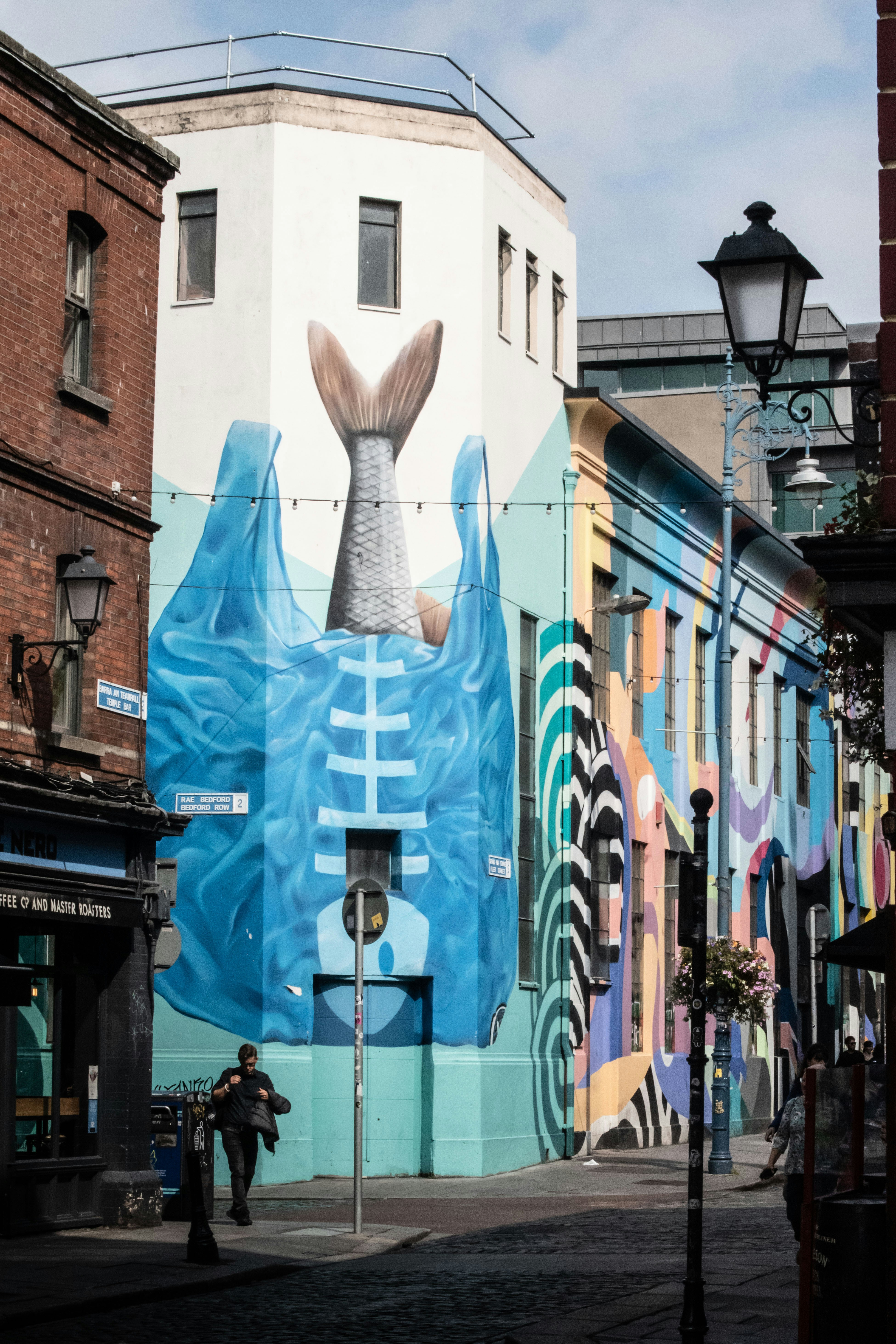 Grafitti is the art of the streets, and now you can bring it to your mobile or desktop with a super dope graffiti wallpaper. 100% free on Unsplash.