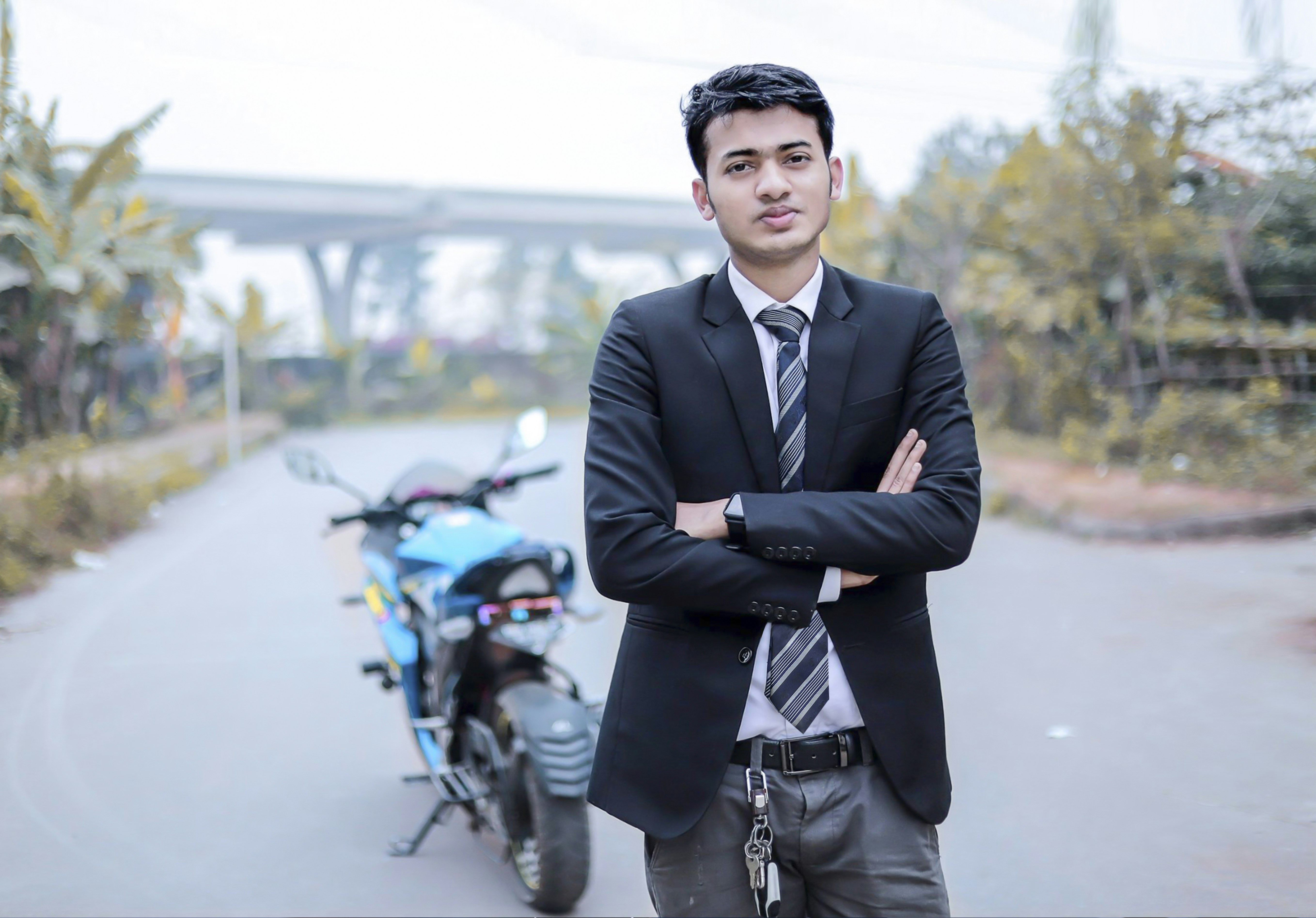 a person in a suit with the arms crossed