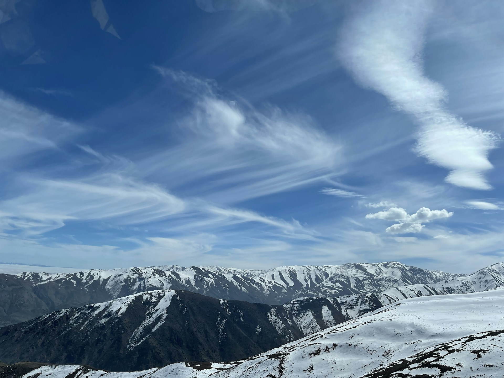 a snowy mountain range