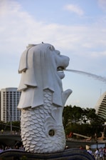 a statue of a cat