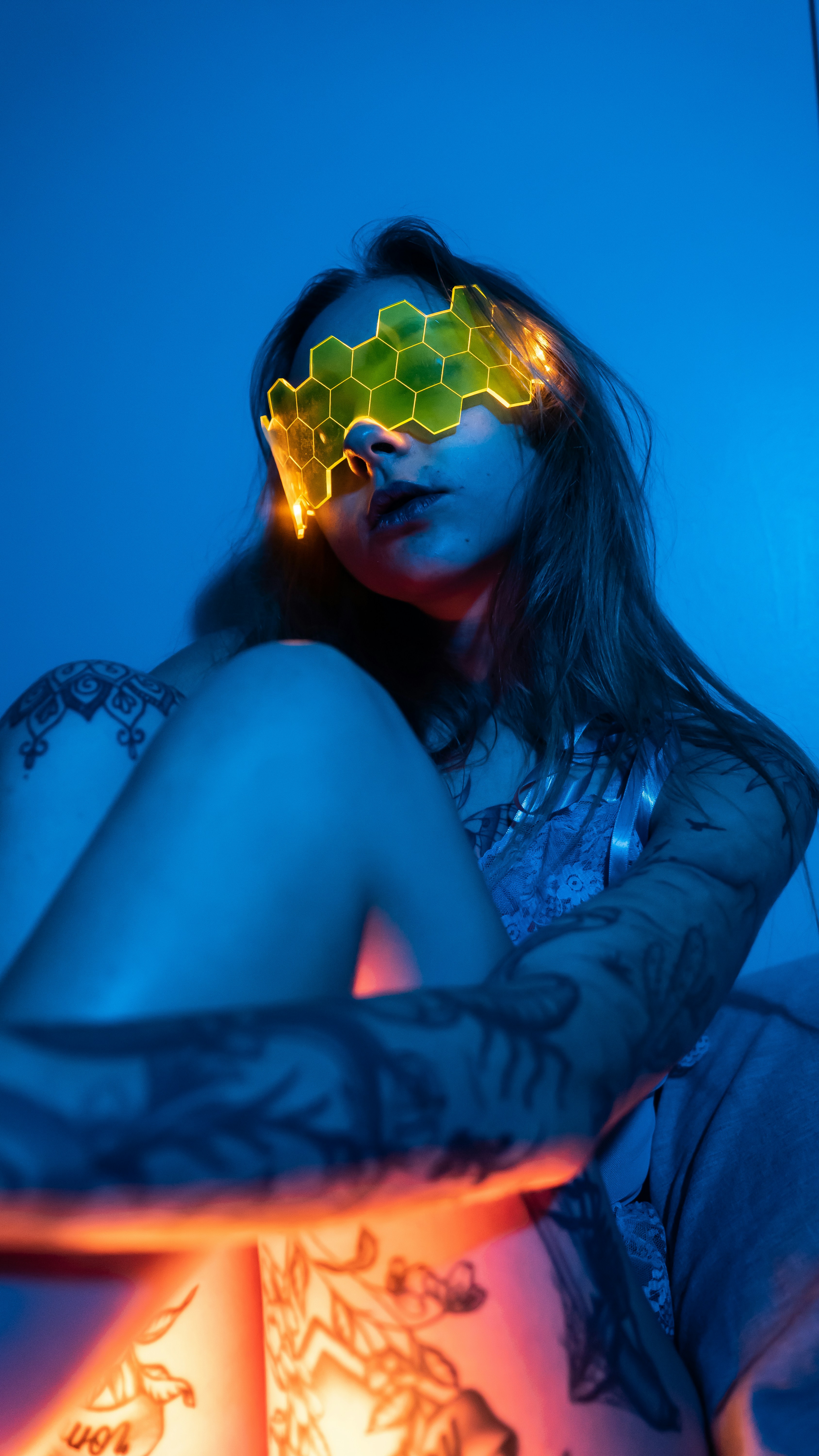 “칼날 위 걷듯 아슬아슬한 관계, 존중 한 방울로 되살리는 마법!”