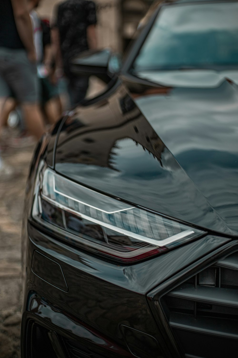 a car with a smashed front end