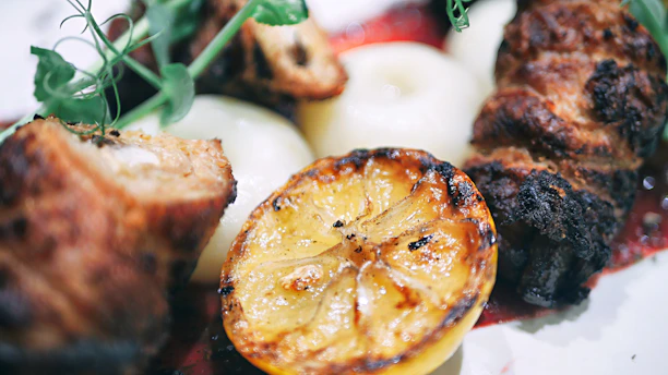 Close-up of a sizzling kebab plate freshly served at Lezzetyolu.