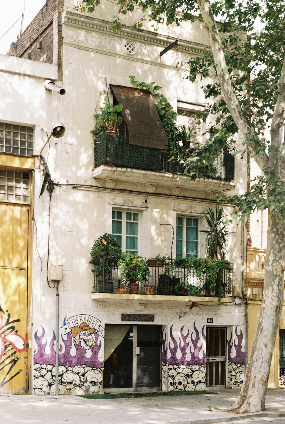 a building with graffiti on it