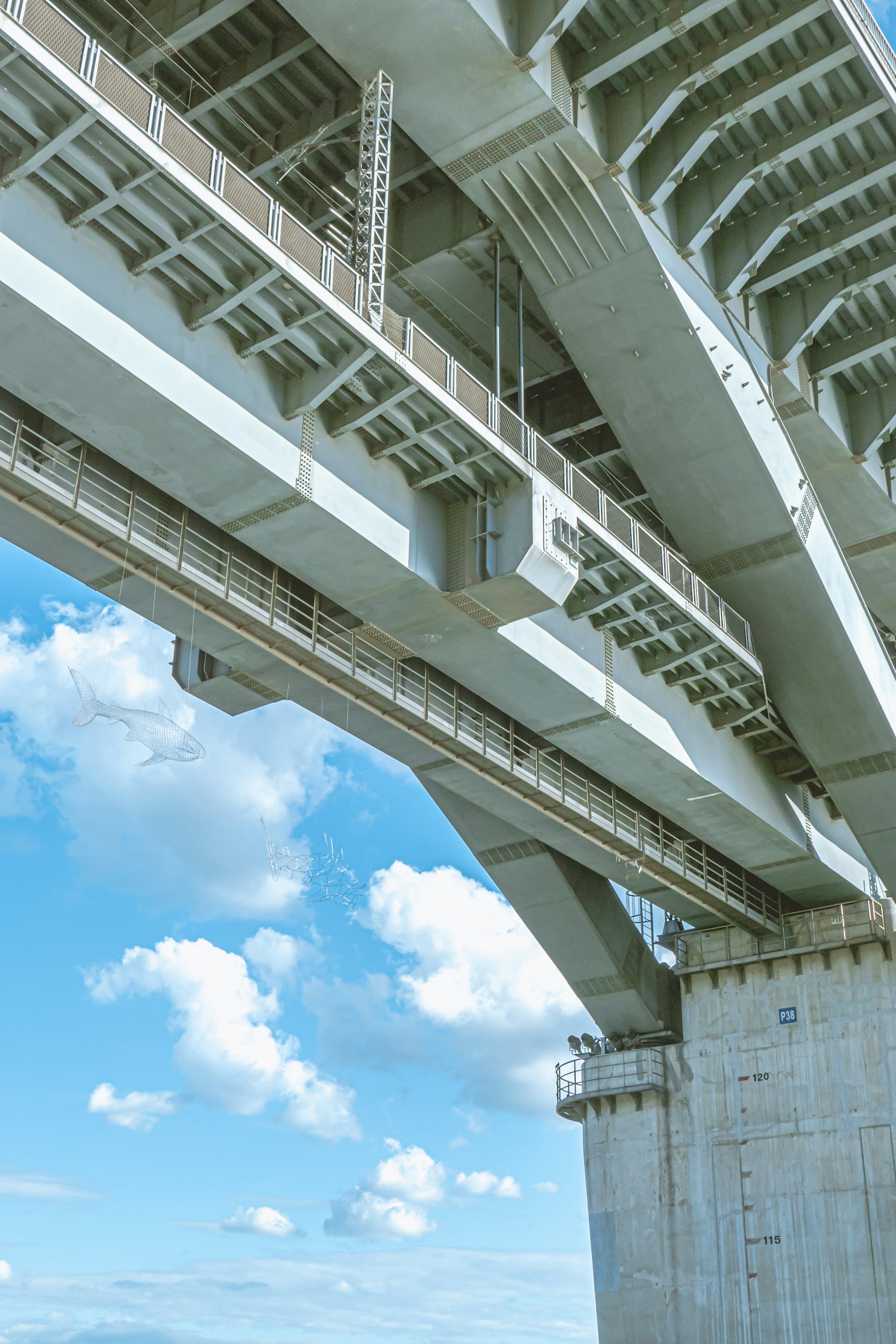 gray computer monitor