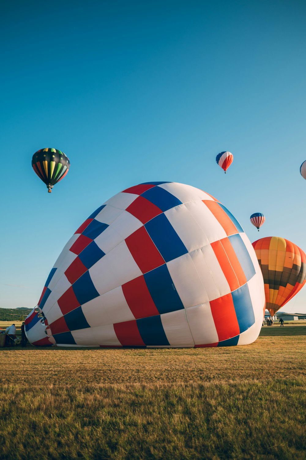 a group of hot air balloons