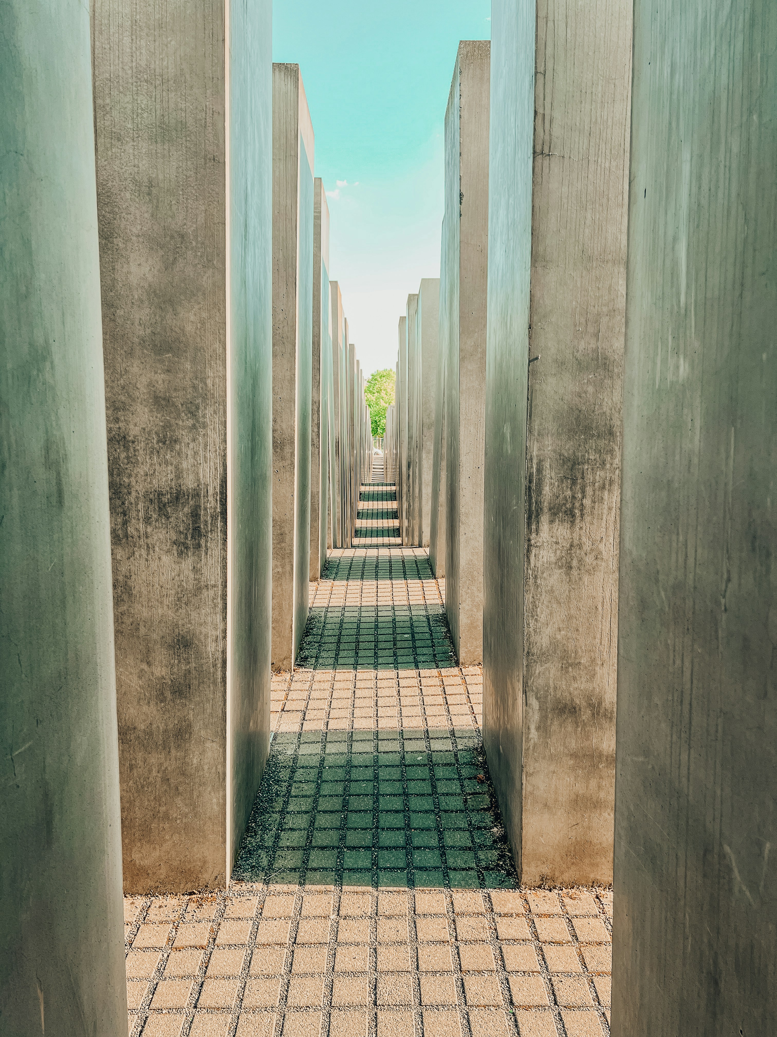 una pasarela entre dos edificios