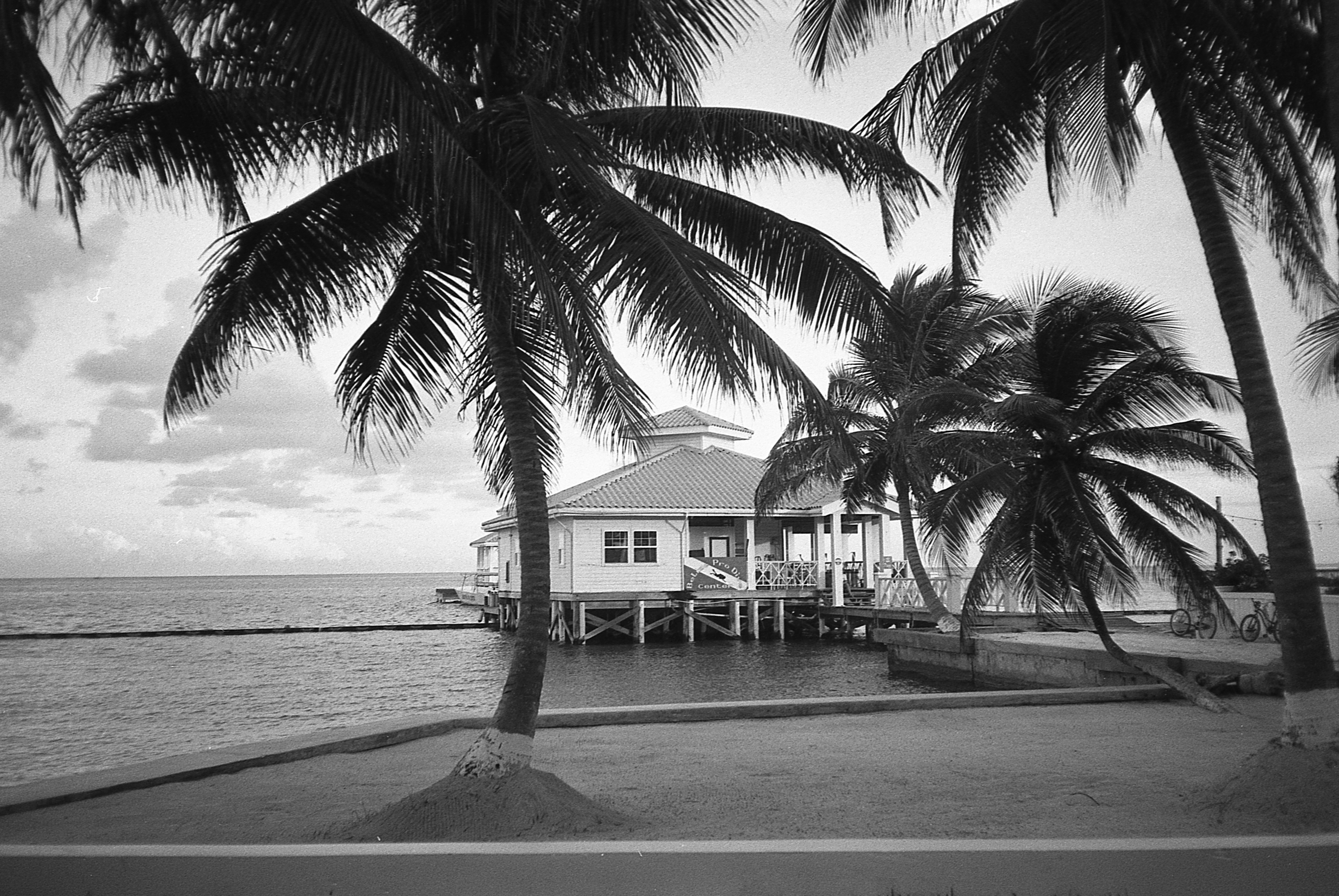 Stay online in the Belize with a prepaid eSIM from eSIMlii. Instant activation, no roaming charges, and reliable coverage.