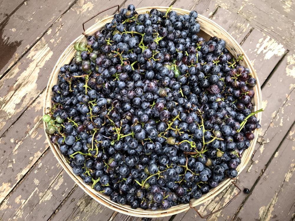 un tazón de uvas