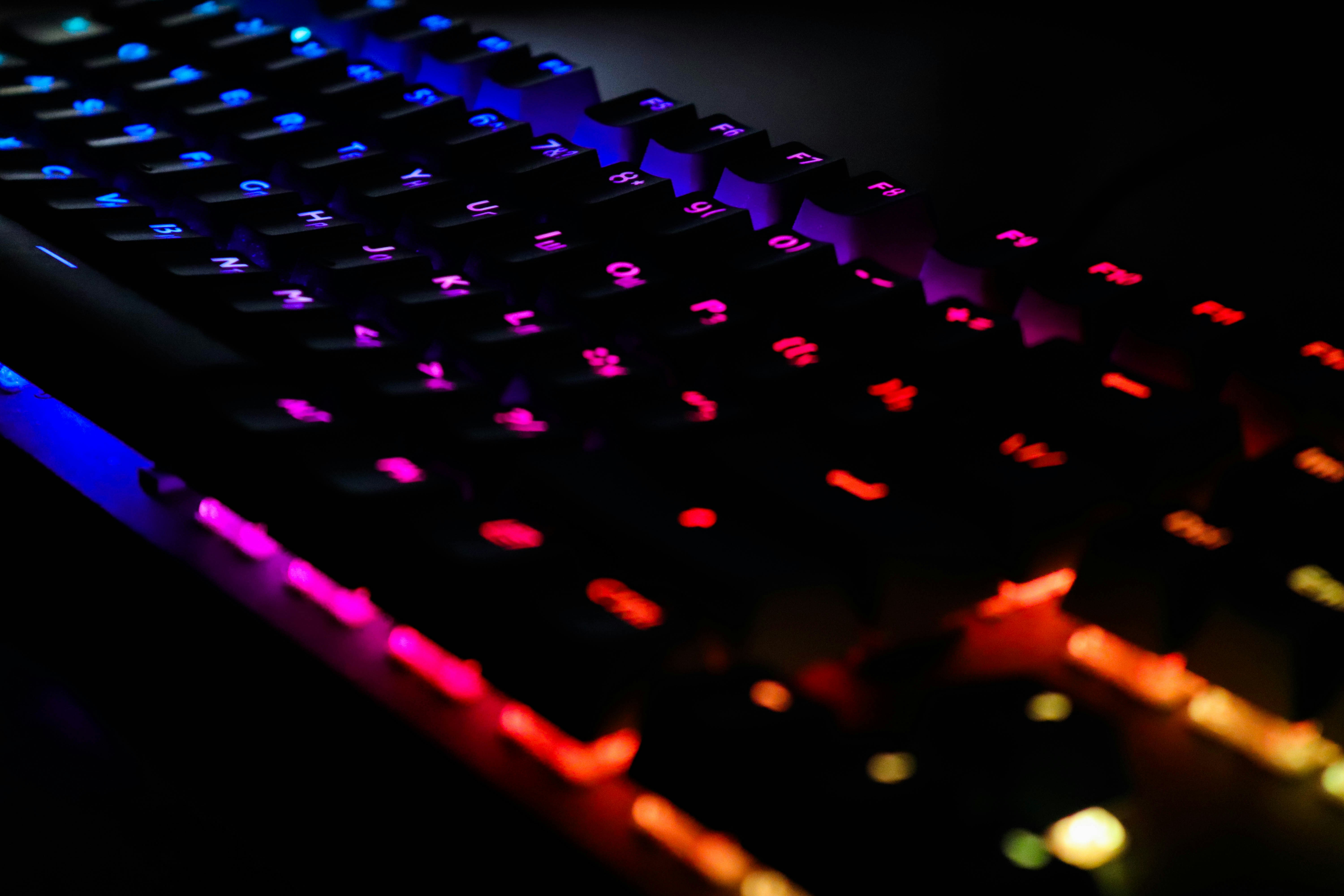 Un primer plano de un teclado