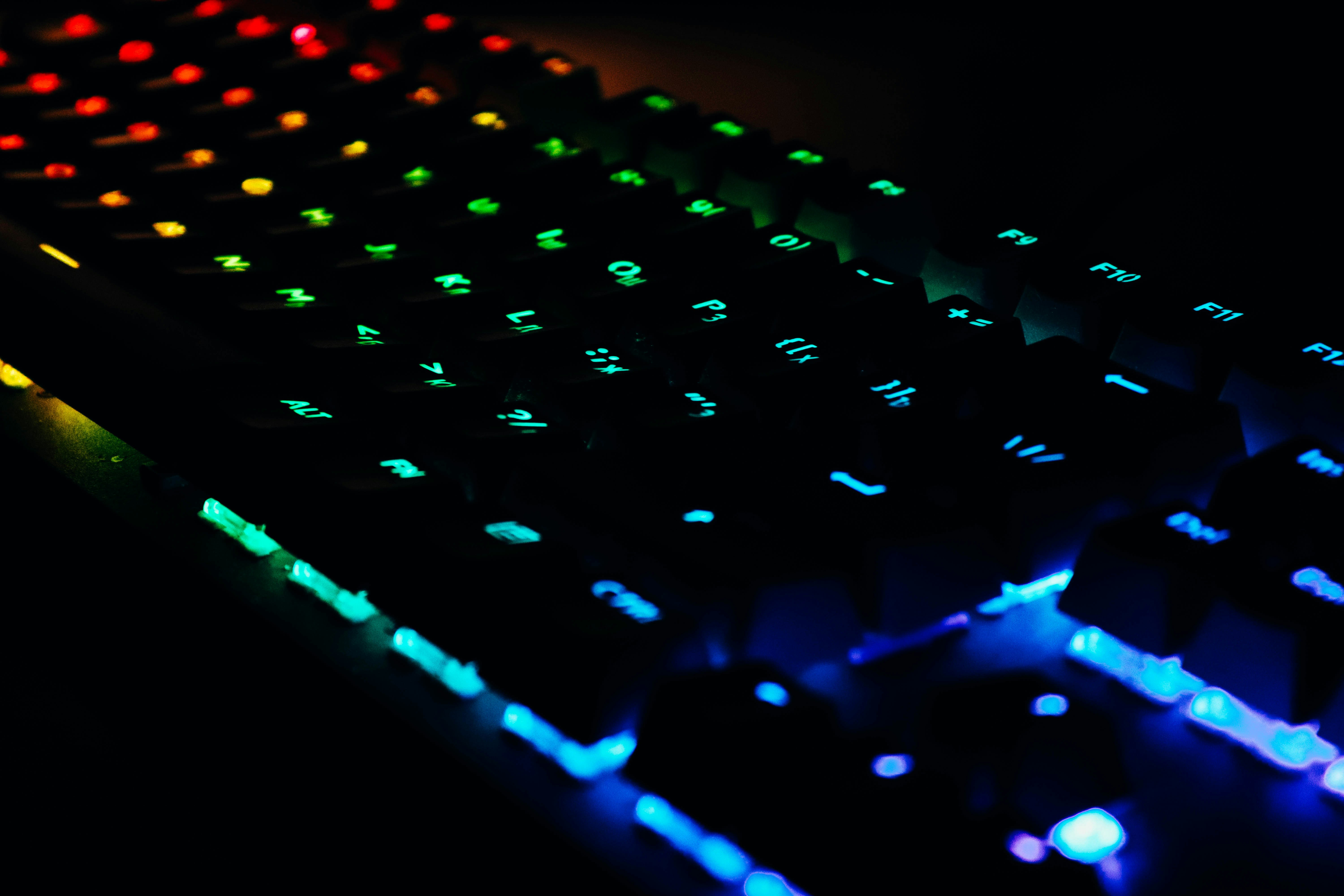 Un primer plano de un teclado