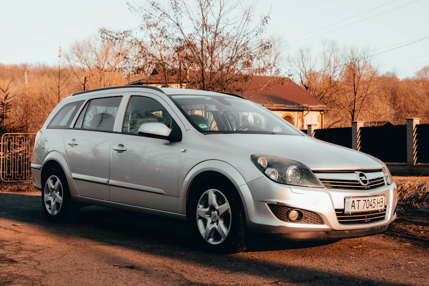 Opel-Fahrzeugmotiv aus der bereitgestellten Unsplash-Serie – Beispielaufnahme