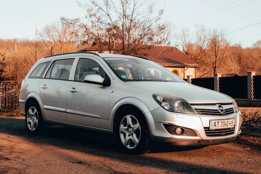 Opel-Fahrzeugmotiv aus der bereitgestellten Unsplash-Serie – Beispielaufnahme