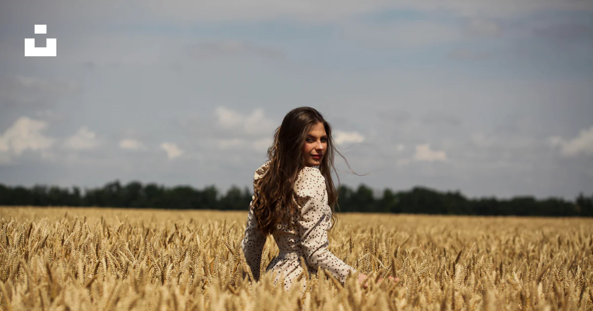 Person Ina Feild A person in a field photo – Free Nature Image on Unsplash
