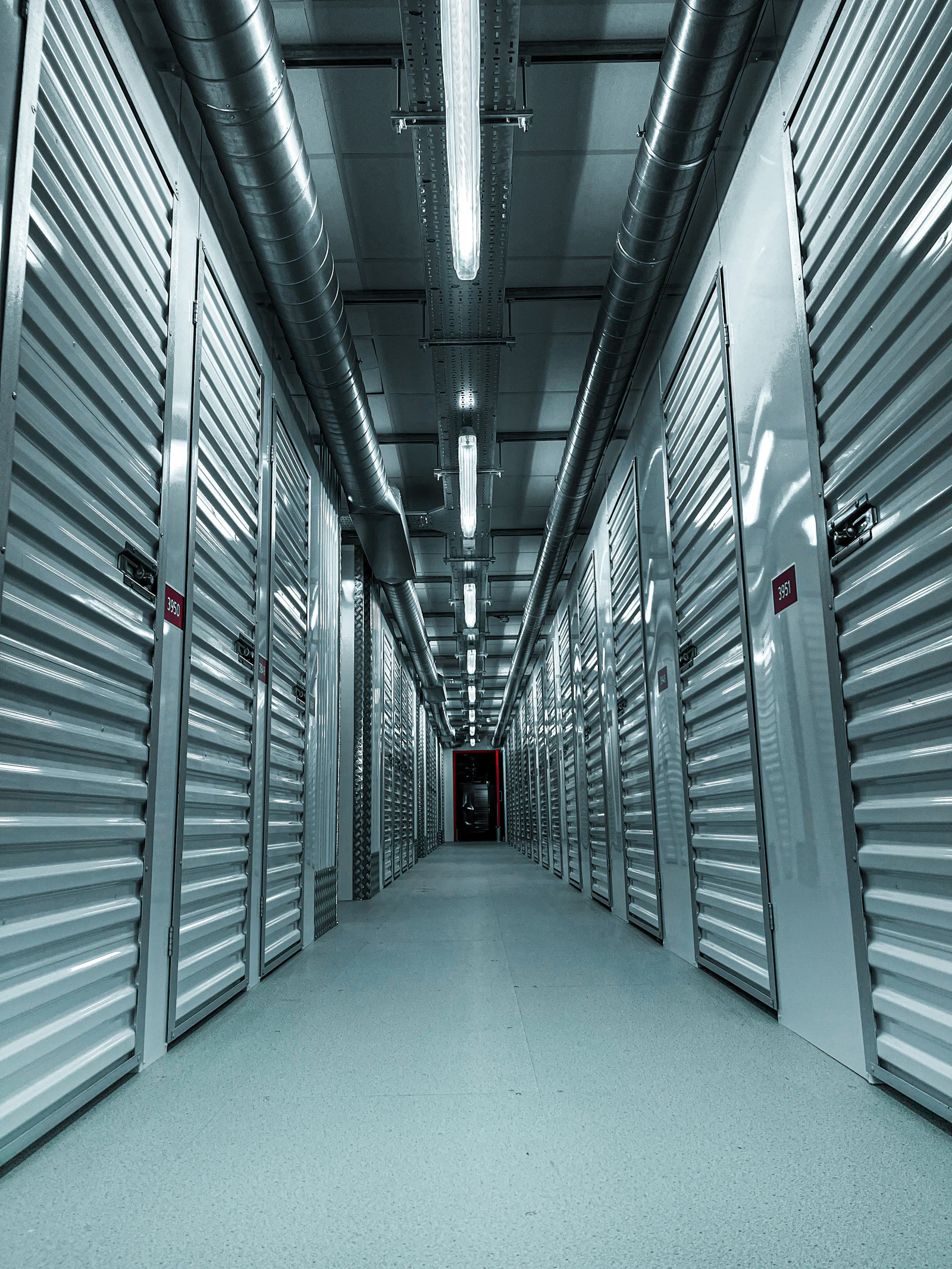 Cold storage corridor with insulated walls