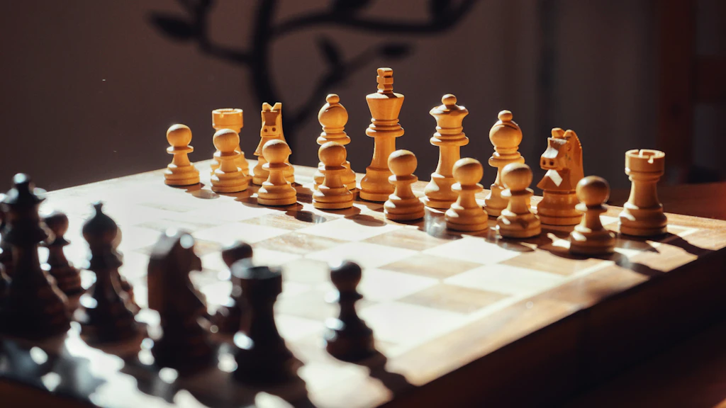 Pièces d'échecs illustrant la notion de blocage et de contrôle stratégique