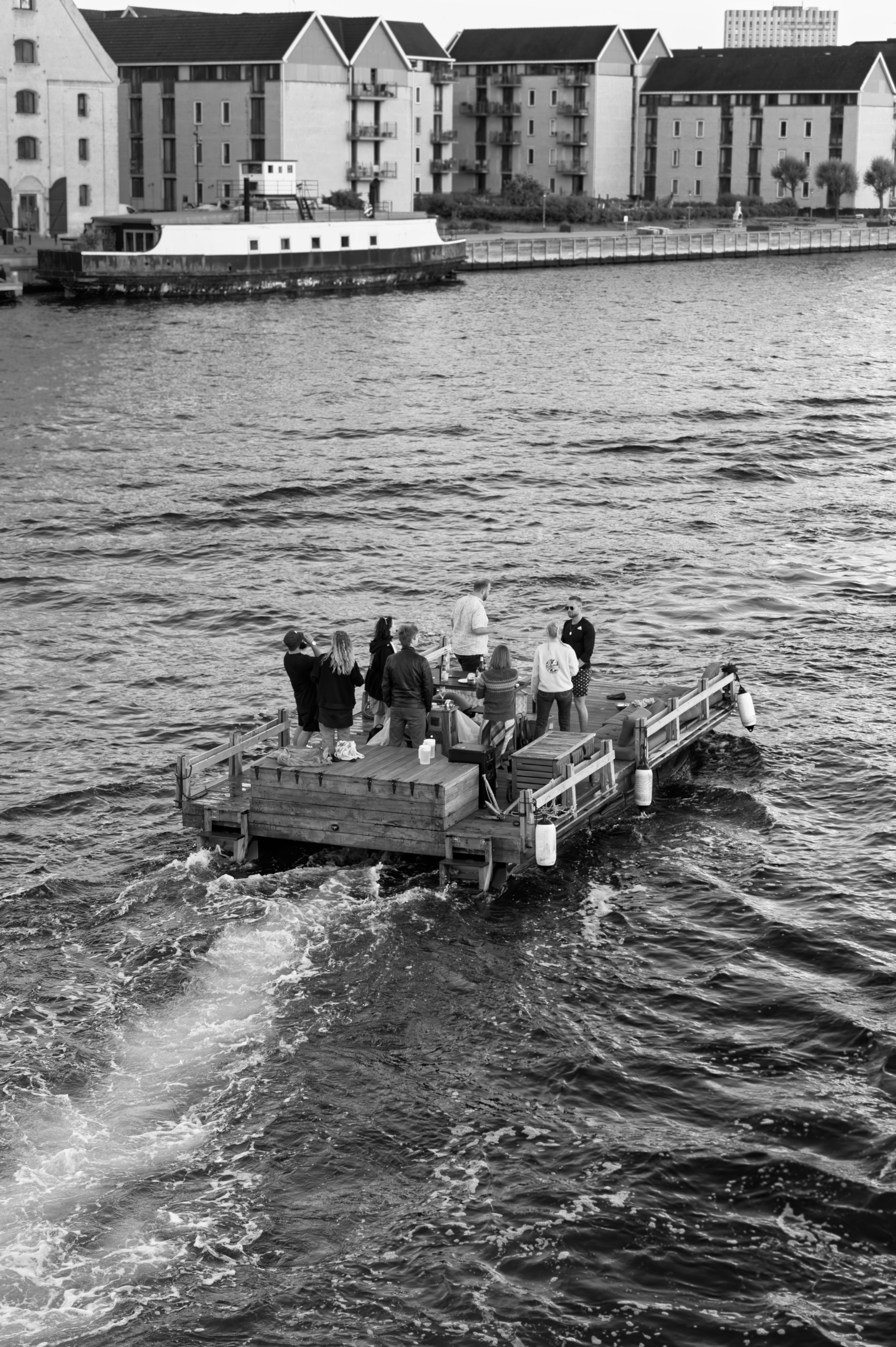 military vehicle water, wallpaper, Amphibious Military Cars: A Deep Dive 4