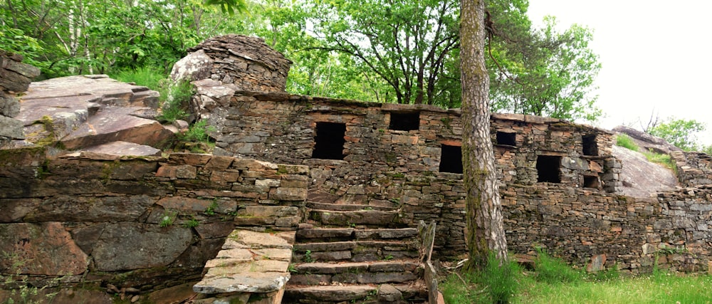 a stone building with windows