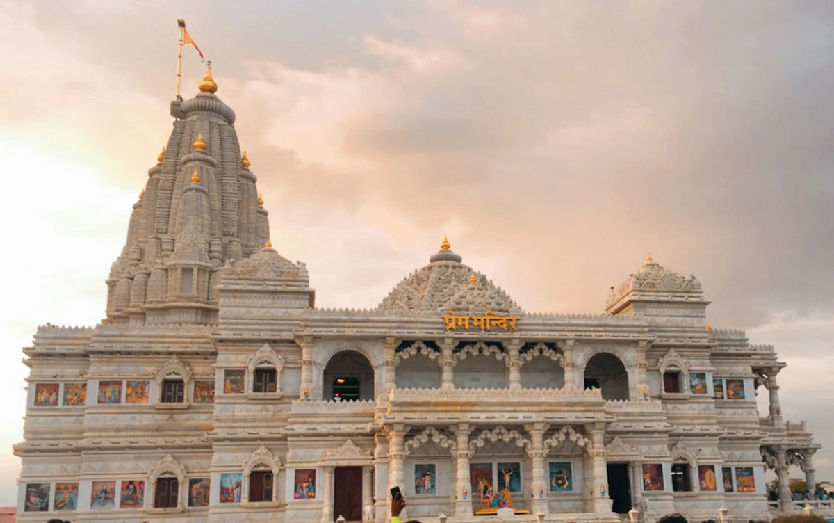 Lucknow to Mathura Taxi Service
