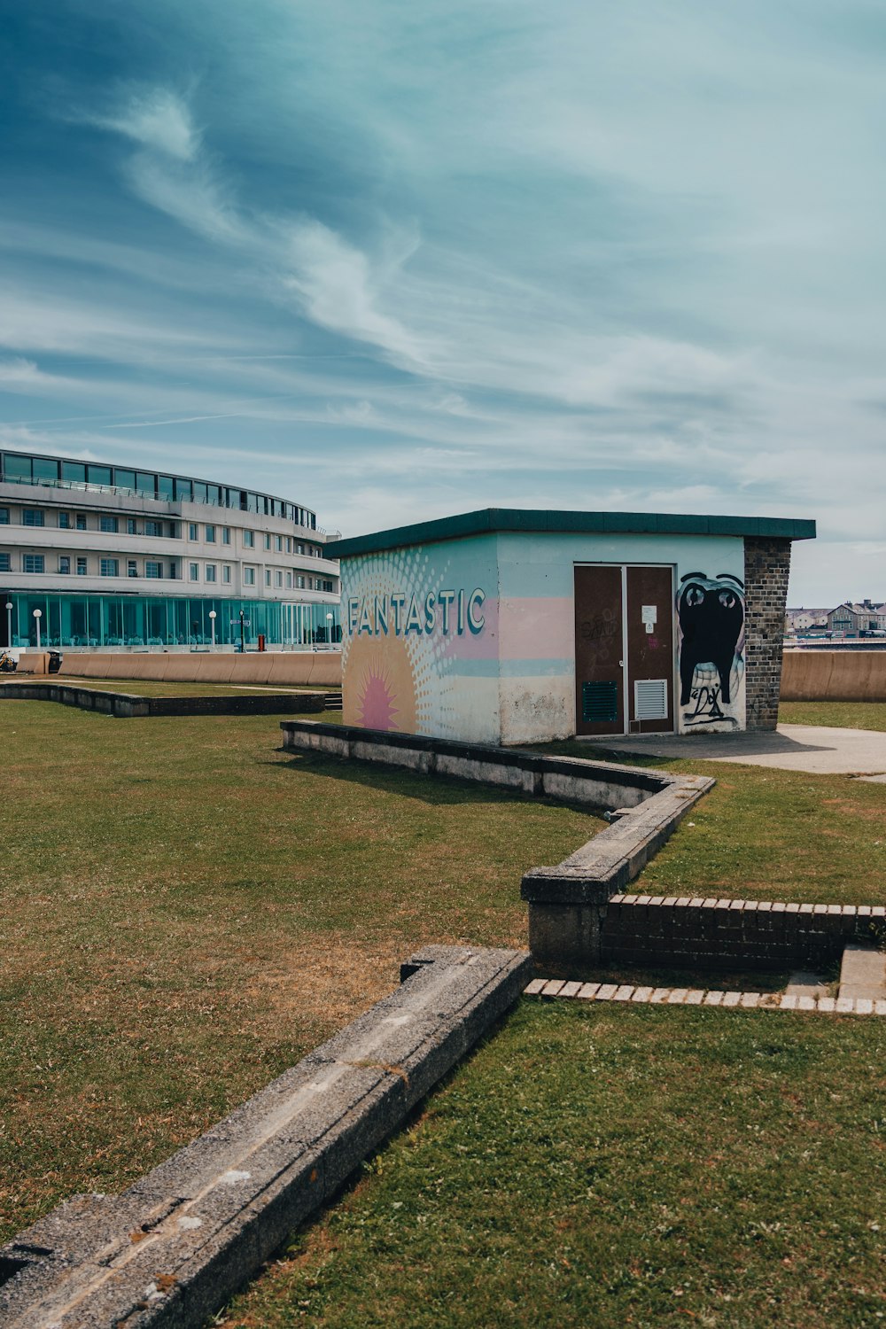 a building with graffiti on it