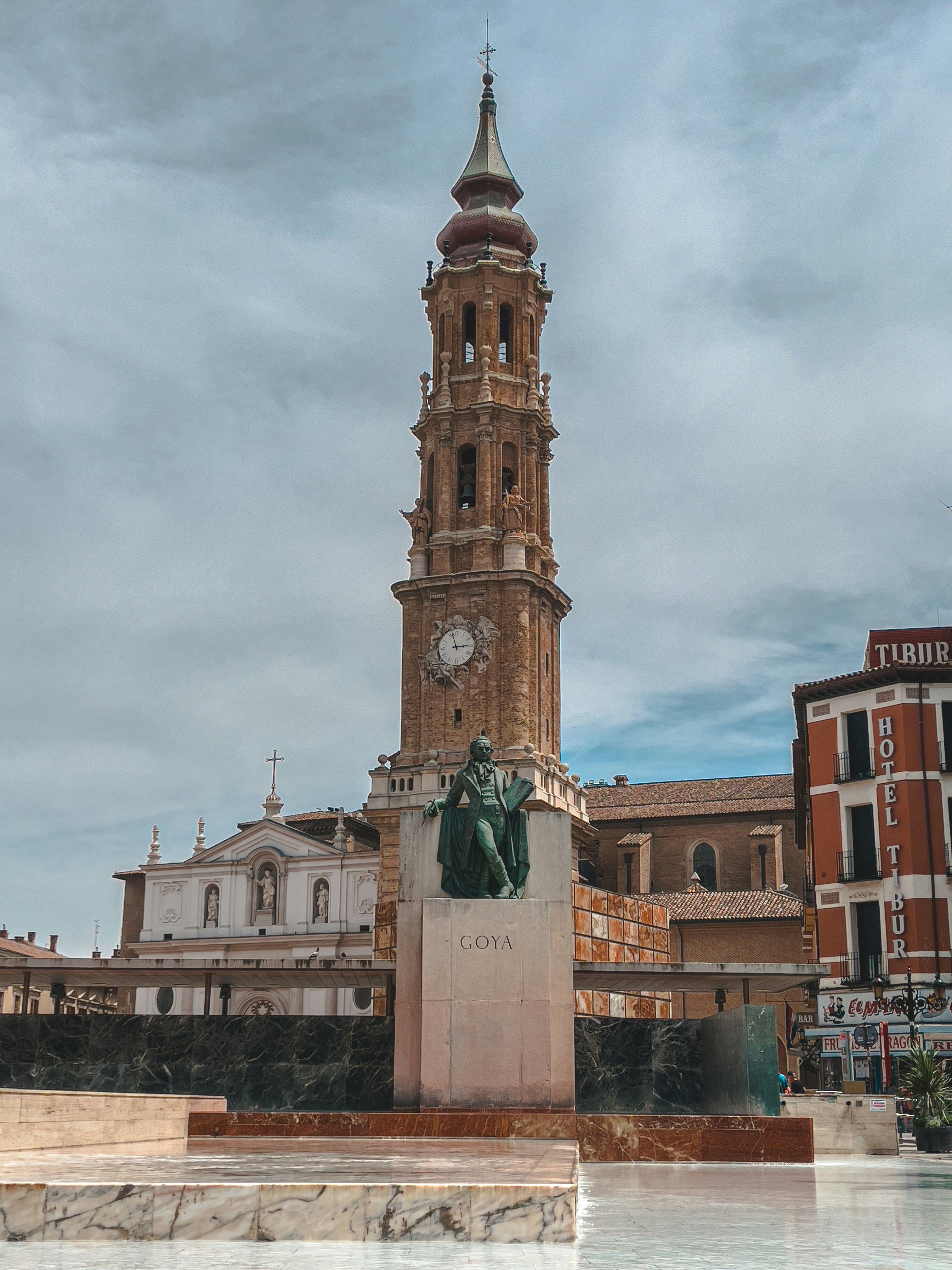Monument view's