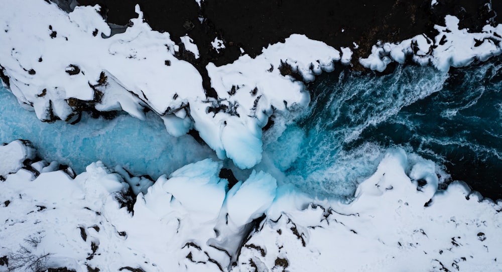 a large group of icebergs