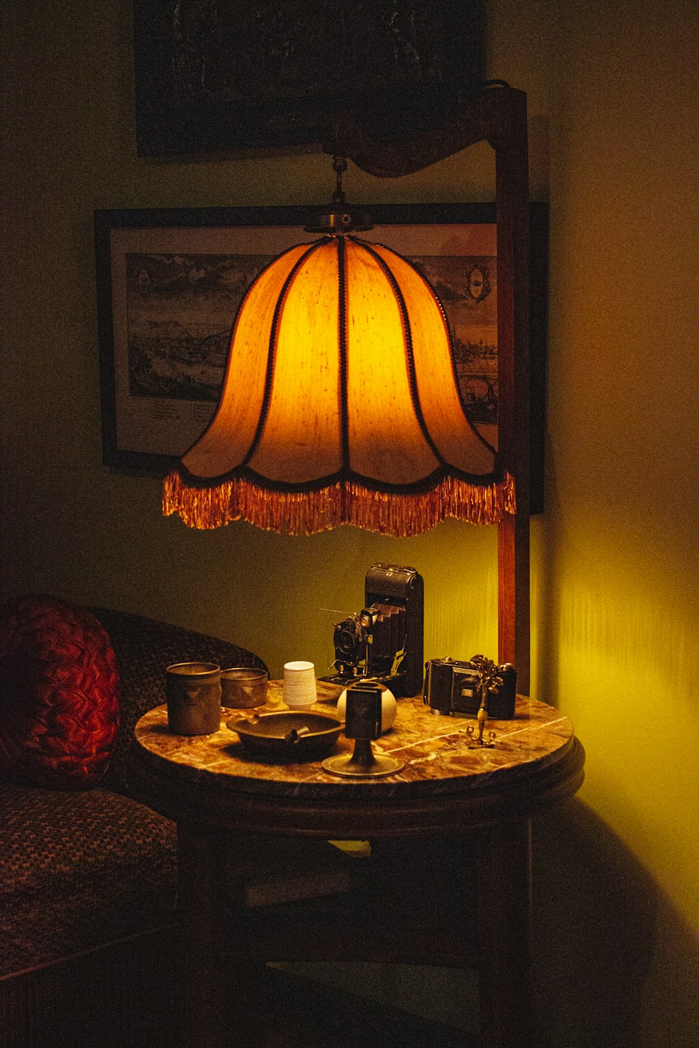 a table with a lamp and a mirror on it