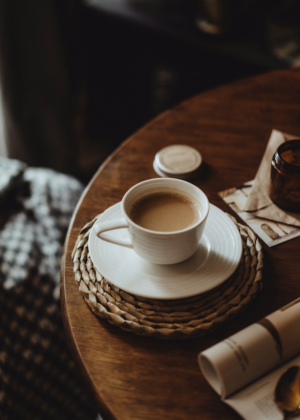 A cup of coffee on a plate photo – Free Drink Image on Unsplash