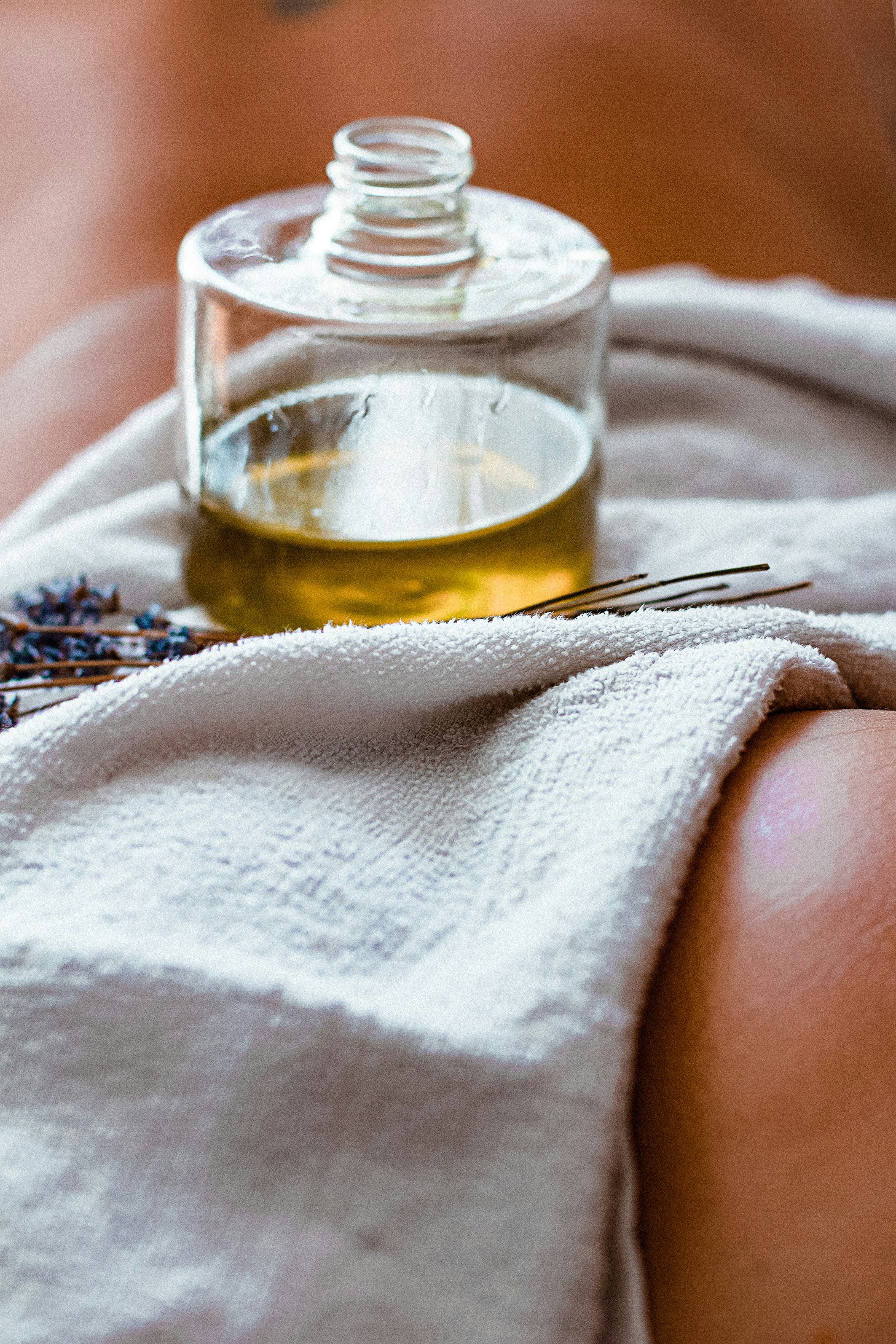 relaxing massage oil, wallpaper, 10 Minyak Pijat yang Ampuh Meredakan Pegal 5