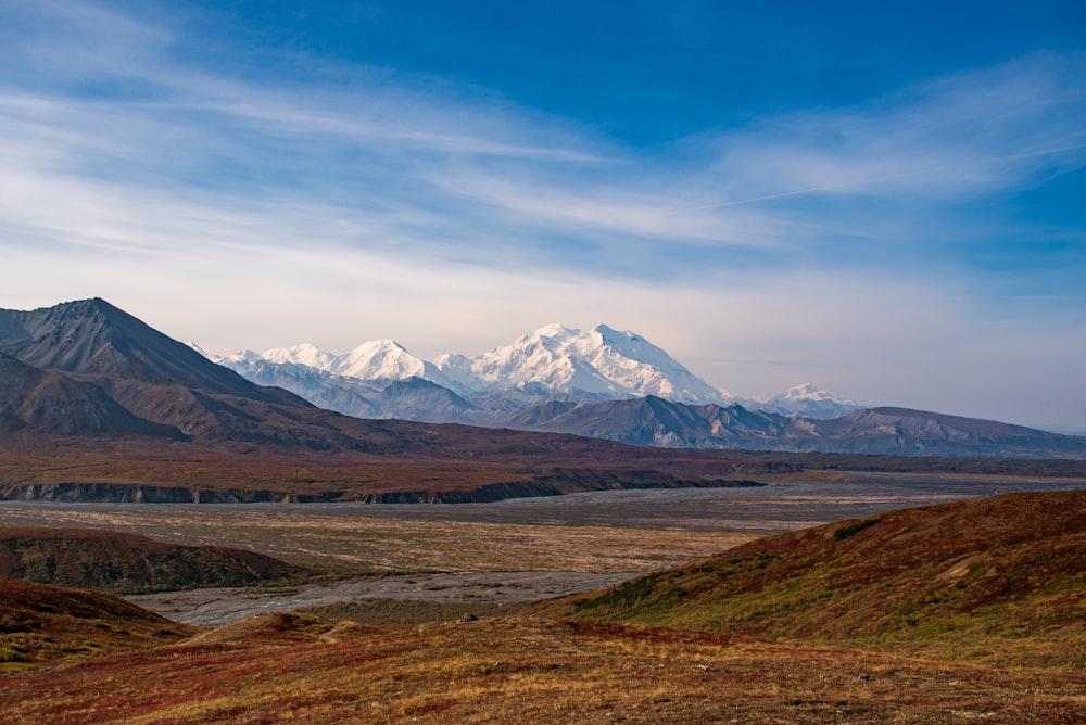 a snowy mountain range