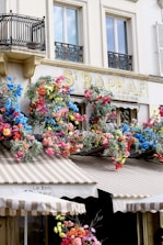 Concierge handing over keys to happy guests outside a charming Grenoble rental.
