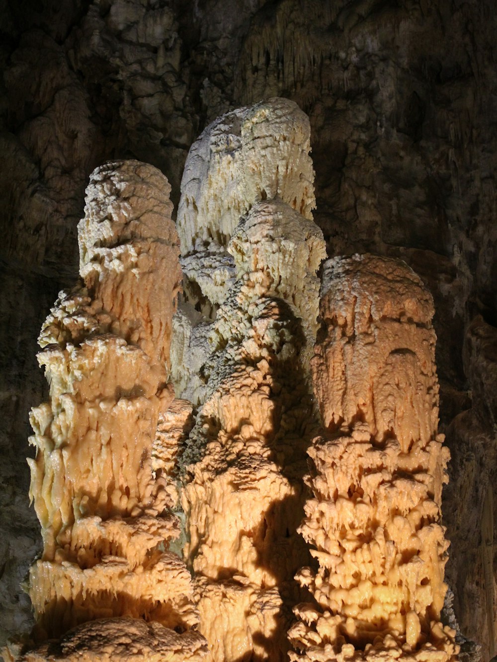 Eine Gruppe von Felsen