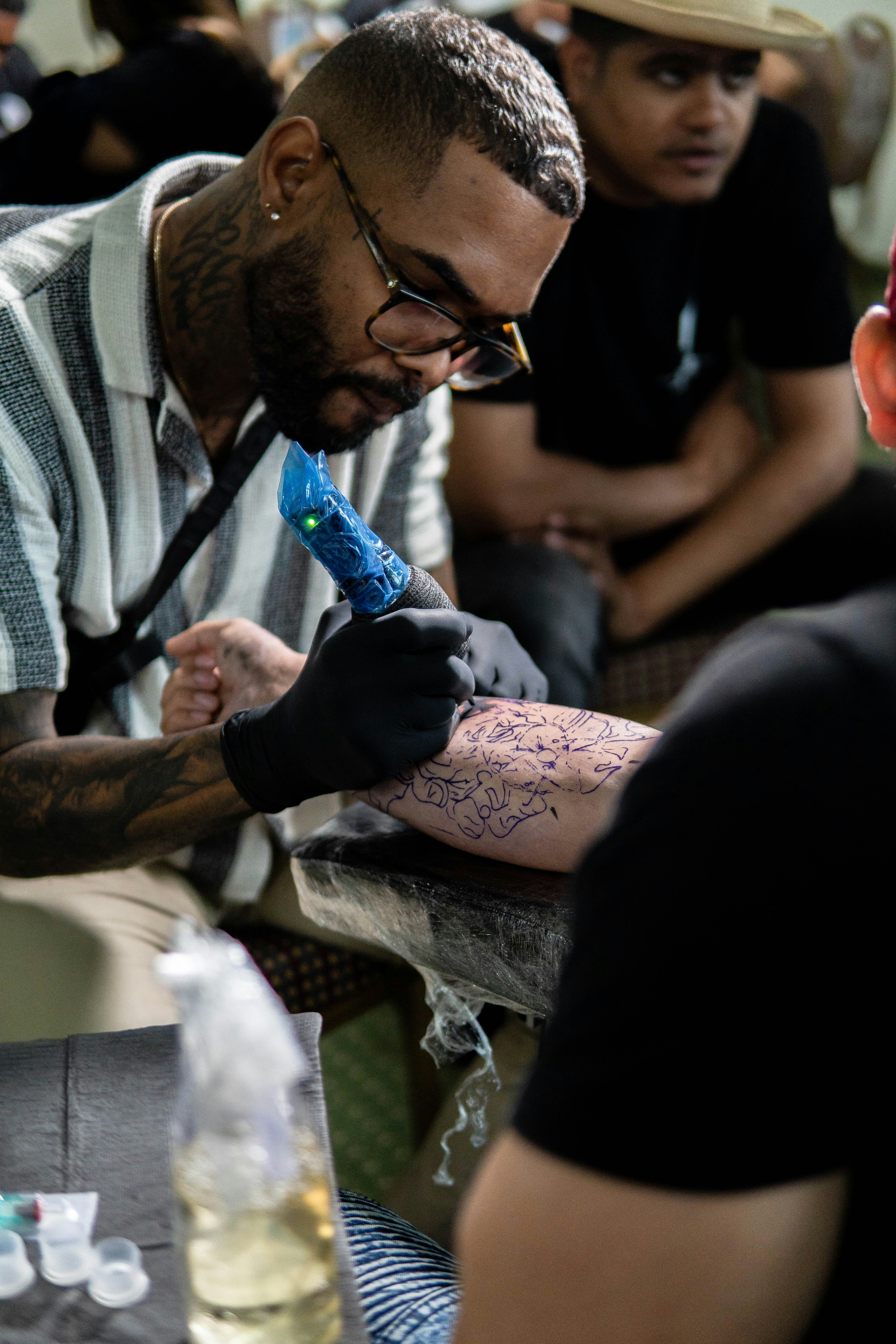 Linework session, Blackwork tattoo by Mara Kovac