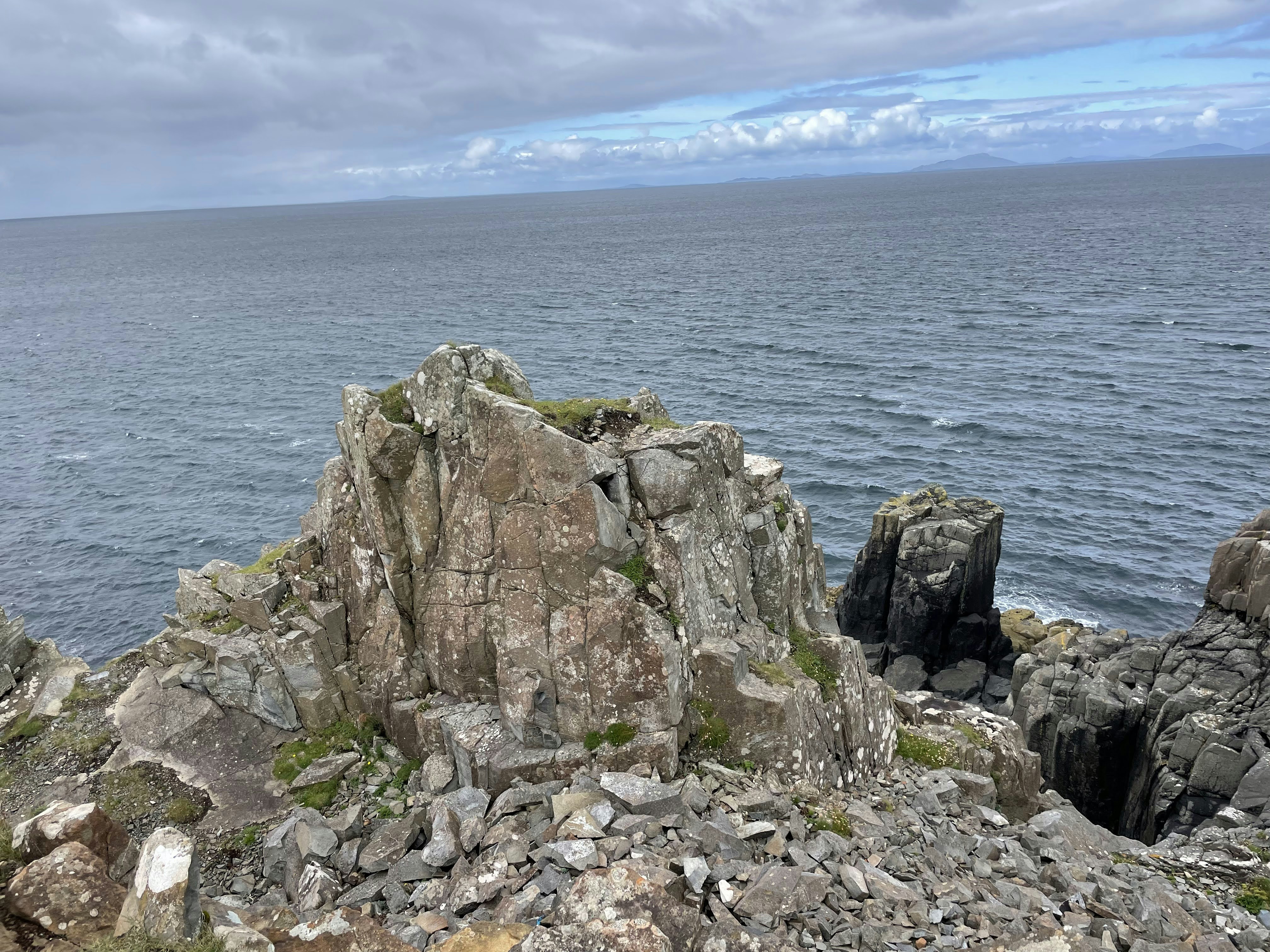 A rocky cliff overlooking the ocean