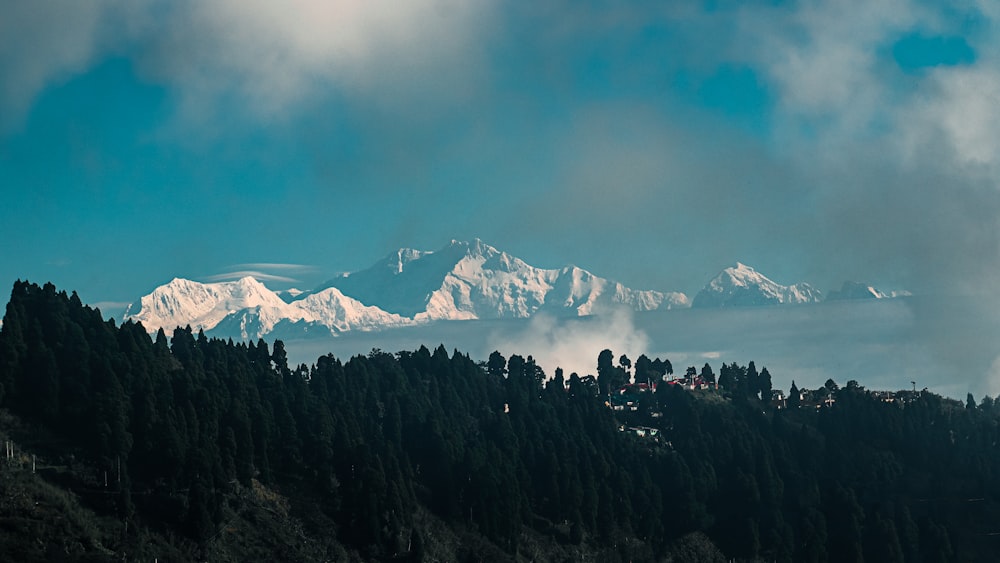 a snowy mountain range