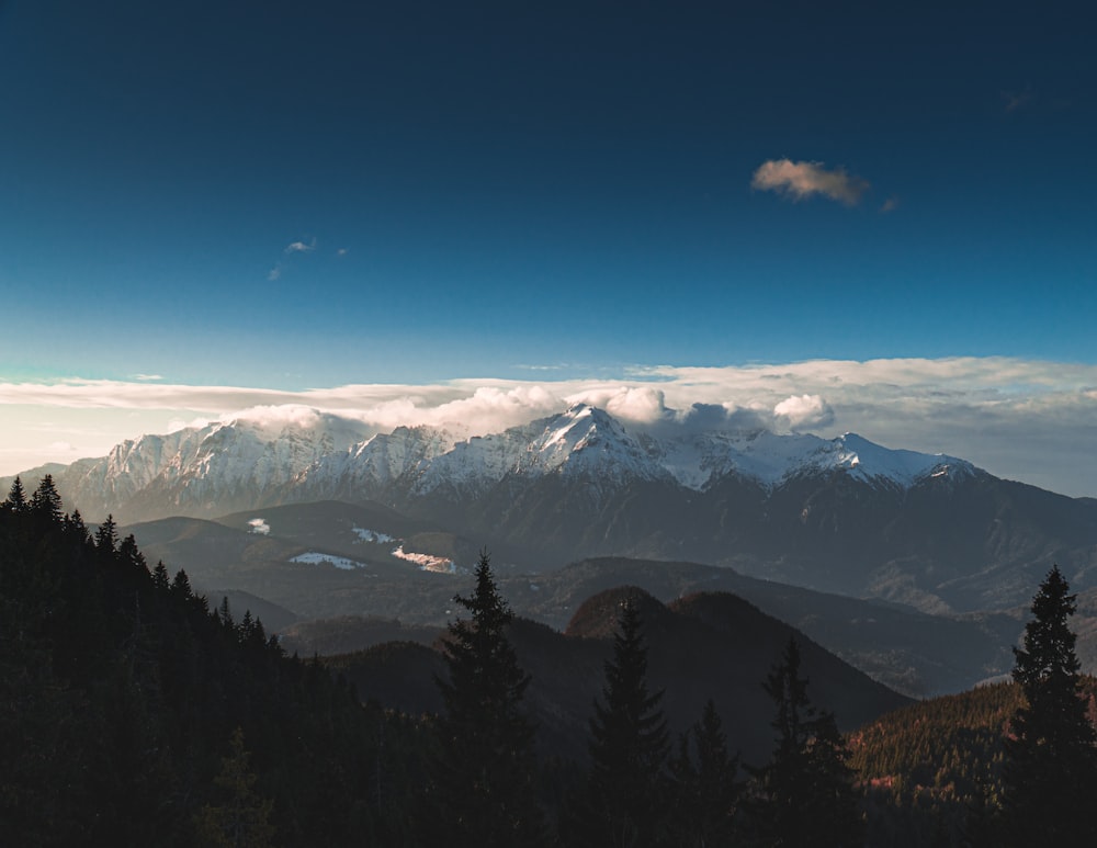 a snowy mountain range