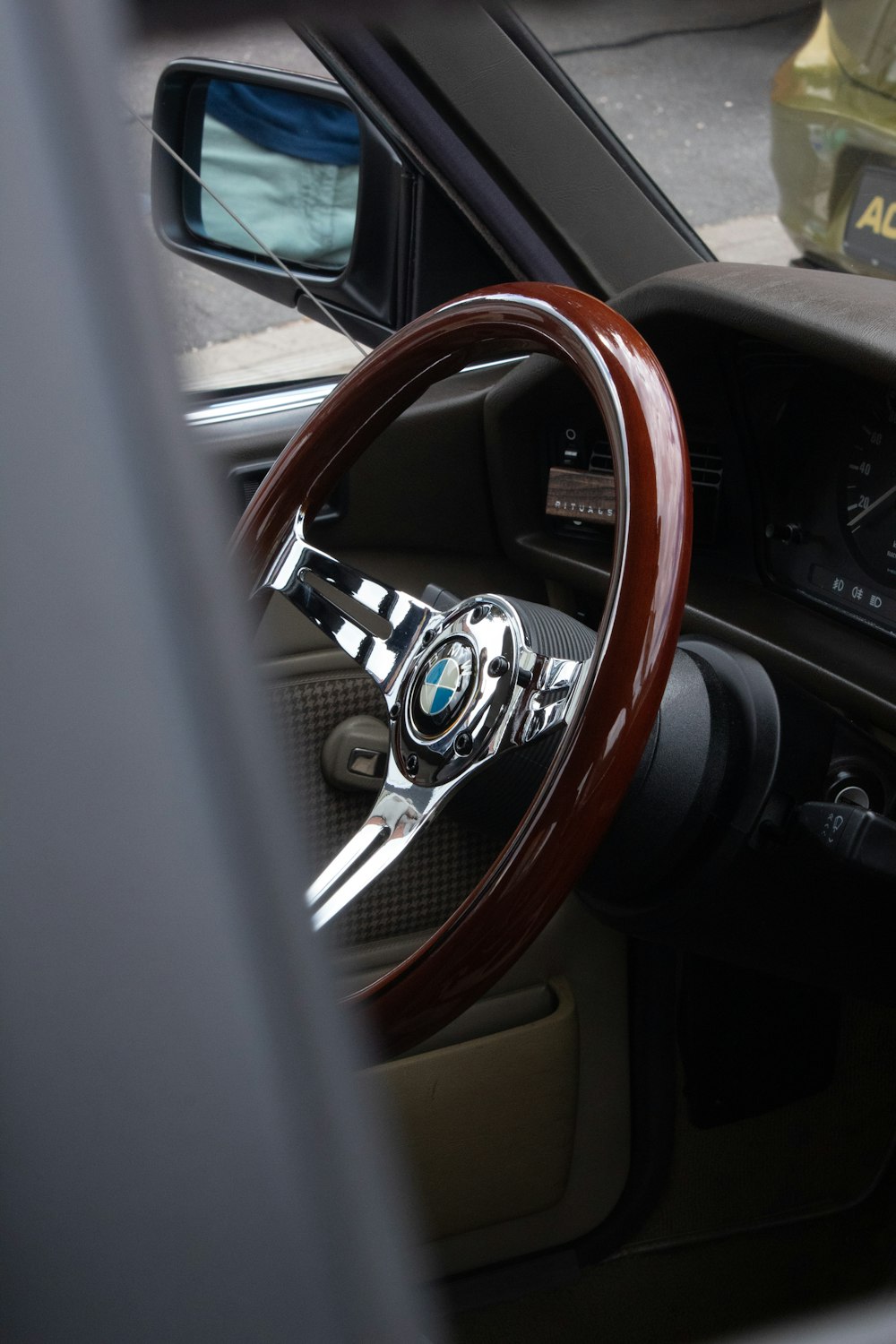 a car steering wheel