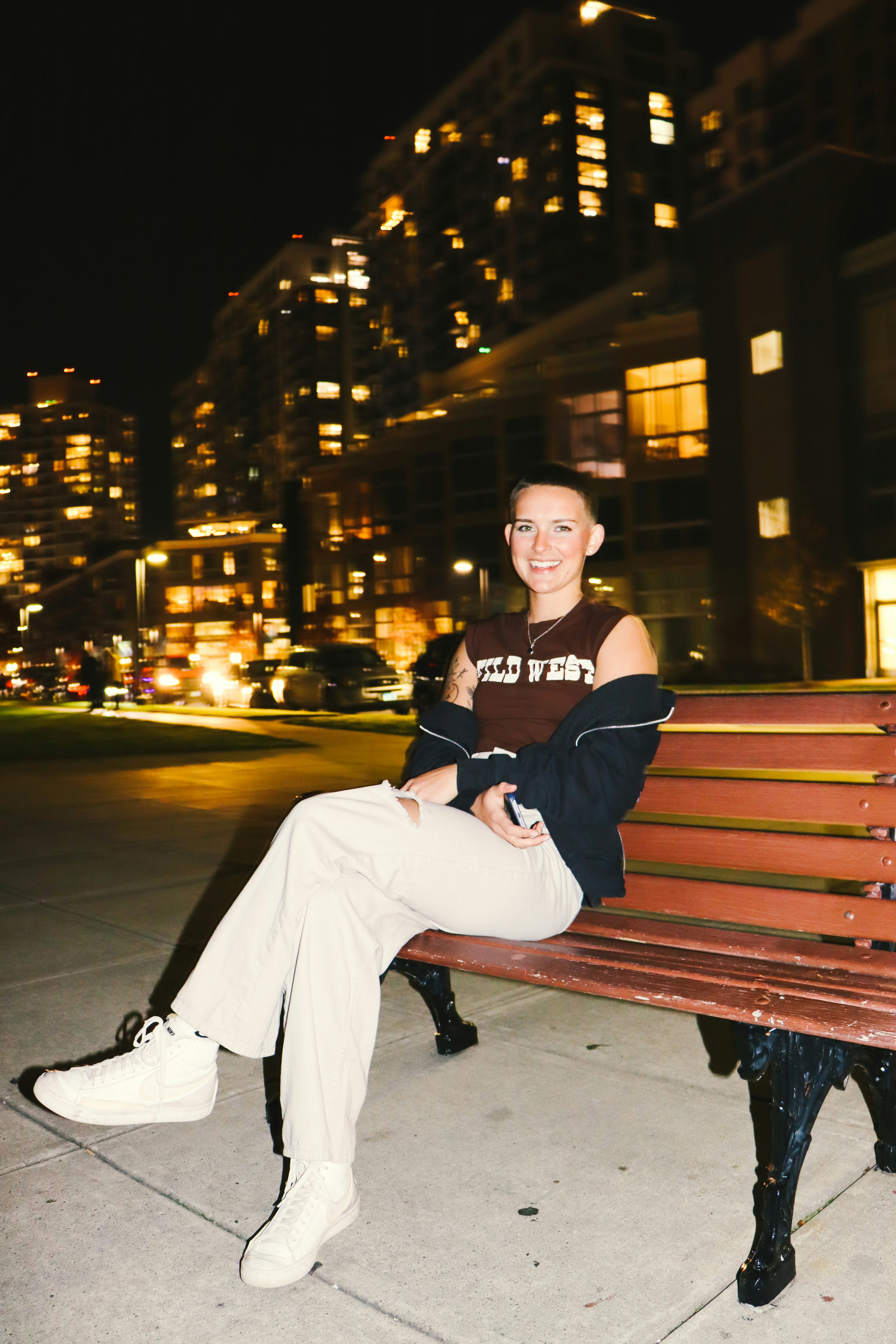 A person sitting on a bench photo – Free Bench Image on Unsplash